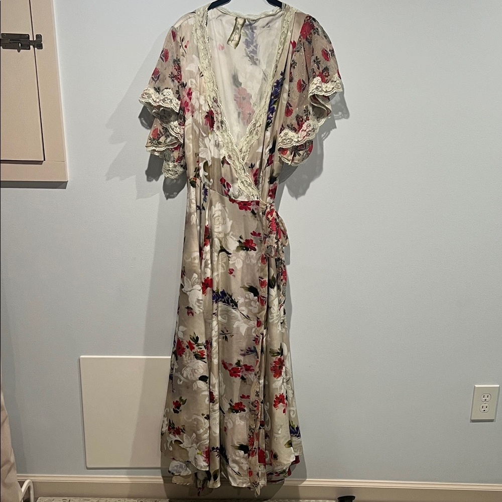 Aratta Rose Floral Wrap Maxi Gown/Robe 🌹 NWT Size Small Metallic Detail